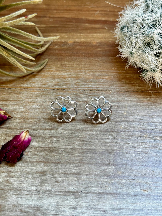 Zuni Cluster Earrings – Small Turquoise Flower in Sterling Silver