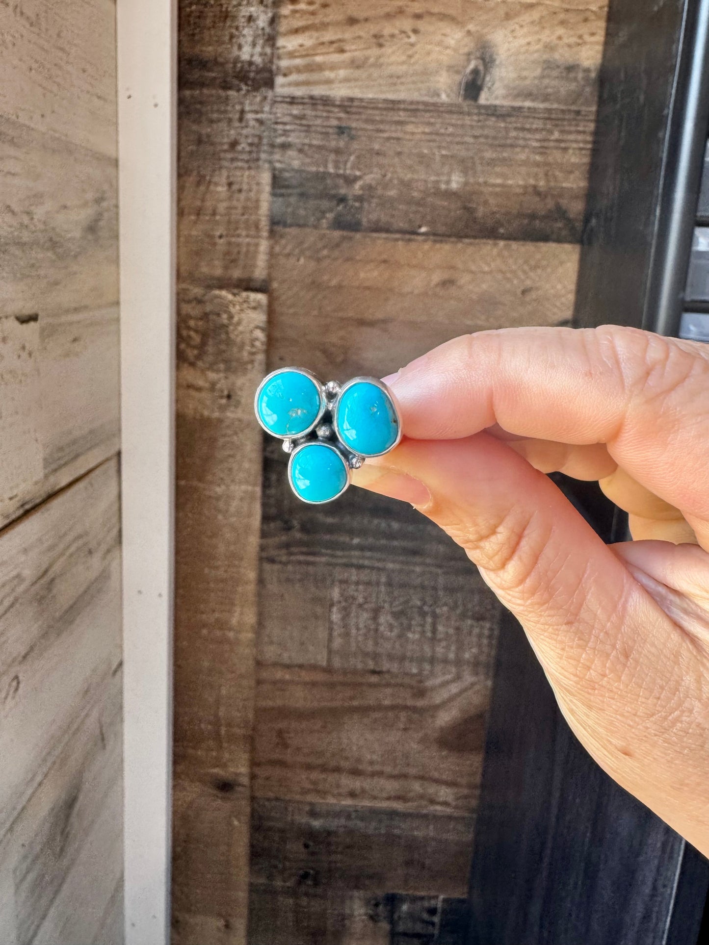 Sterling Silver Round Ring with 3 Kingman Turquoise Stones – Size 7