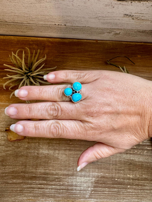 Sterling Silver Round Ring with 3 Kingman Turquoise Stones – Size 7